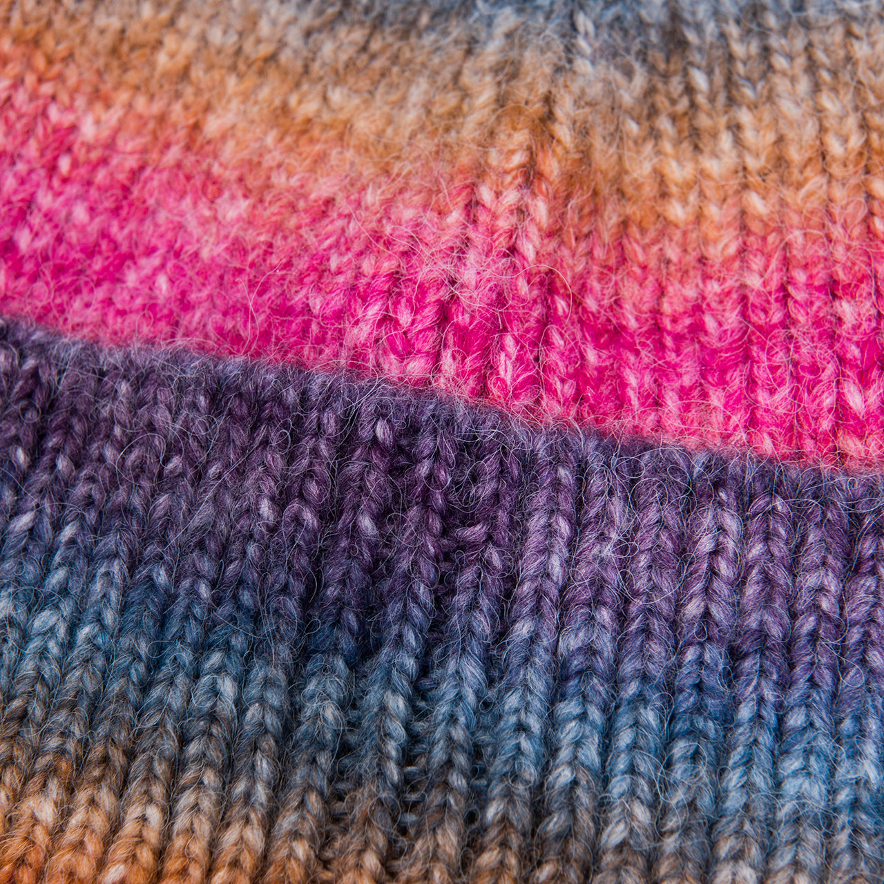 彩霞 Rosy Clouds Beanie 彩虹色 Rainbow
