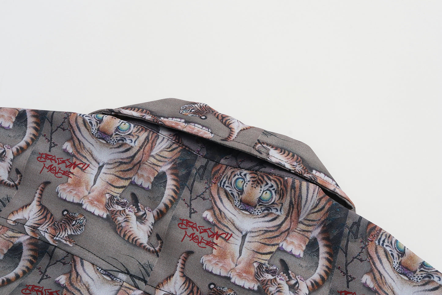 塩崎顕 Ken Shiozwki x DM8:
Tigers 梅花遊虎図 Shirt